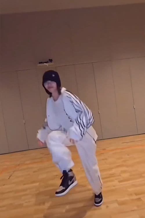 나는 삼십번씩 보고싶은데 자꾸 영상이 넘어가는거야 짜증나서 한시간짜리로 만듬